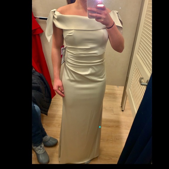 Vince Camuto Dresses & Skirts - Vince Camuto Ballgown